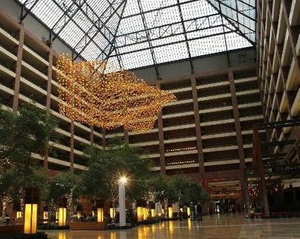 Hilton Anatole.  Det var som att komma in i en en stor katedral.