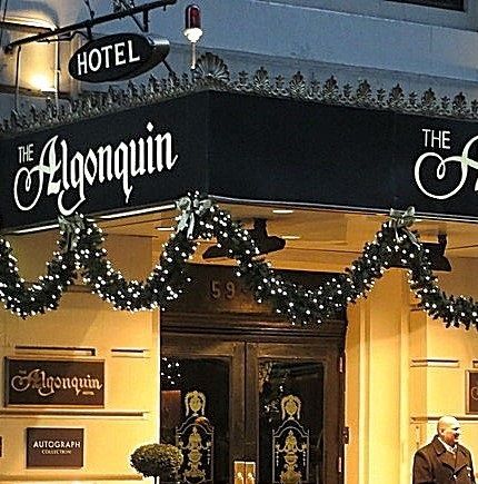Hotell Algonquin finns mitt i smeten, nära Times Square.