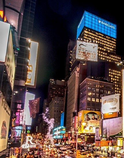 Han tappade hela djävla avgassystemet vid Times Square.