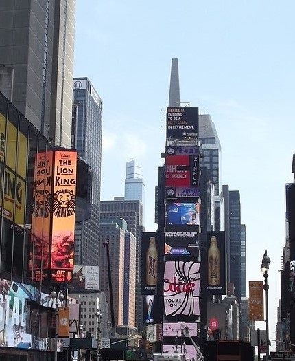 I närheten av Times Square flydde jag in i ett varuhus.