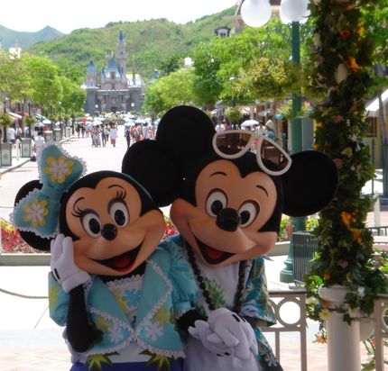 Disneyland med alla de kända figurerna, och mycket mycket mer.