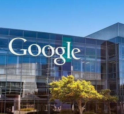 Nu har även företag som Google och Facebook sina huvudkontor här.