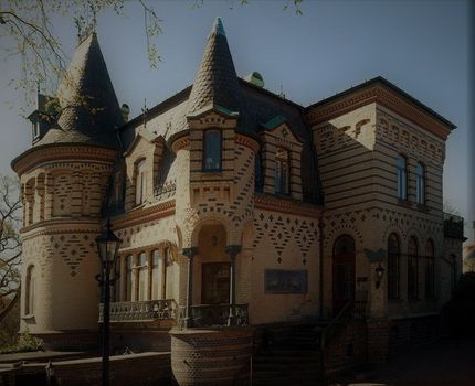 Restaurangen låg i en slottsliknande byggnad i utkanten av Paris.