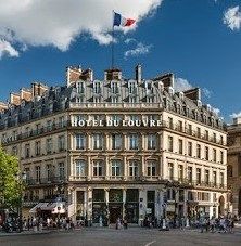 Hotel de Louvre var femstjärnigt. Åtminsone då jag var där.