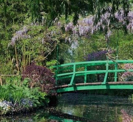 Vattendraget genom trädgården. En källa till inspiration.