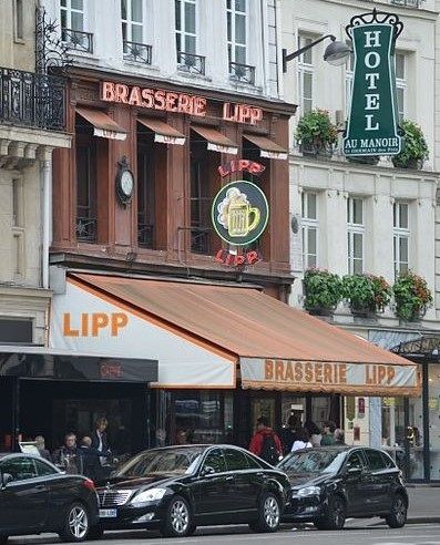 Brasseri Lipp låg vägg i vägg med hotellet.