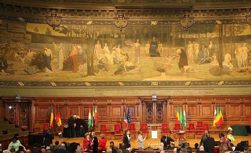Den imponerande amfiteatern i Université Paris 1 Panthéon-Sorbonne.