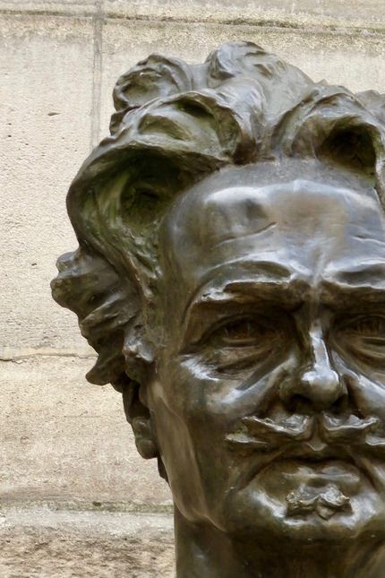 August Strindberg avbildad av Carl Eldh.