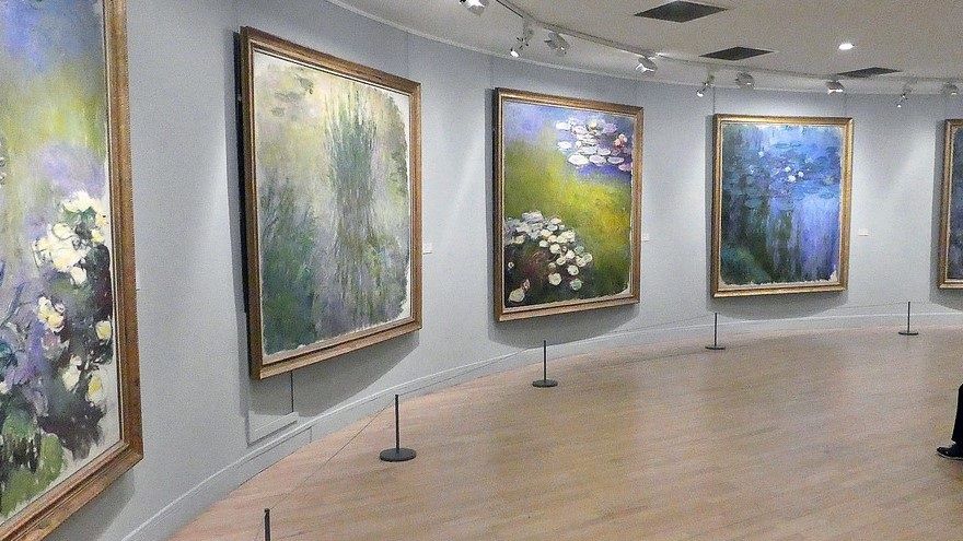 Musée Marmottan Manet. Givetvis många tavlor av Manet, men också av de andra impressionisterna. Även en del konst av andra kända målare.