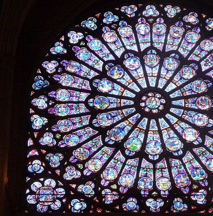 Ett av de många konstverken i Notre-Dame.