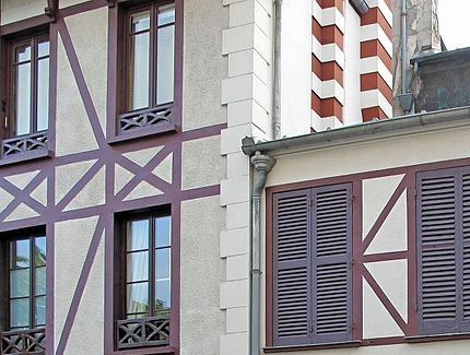 Rue Tourlaque kallas ibland för den hemliga konstnärsgatan.