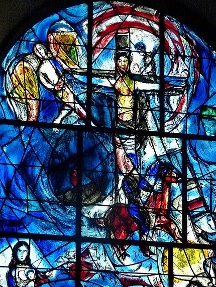 Ett av fönstren på All Saints´ Church i Todeleley, UK.