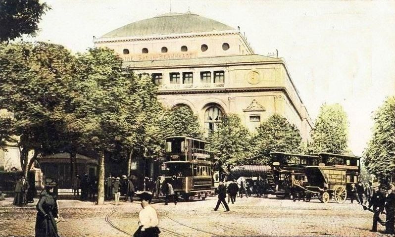 Théâtre du Châtalet där baletten Parade hade sin urpremiär.