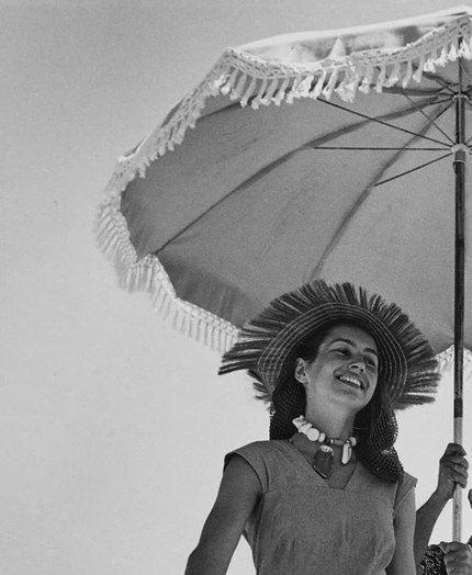 Françoise och Picasso på stranden i Golfe-Juan.