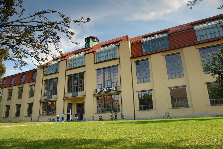 Bauhaus konsthögskola i Weimar (huvudbyggnad).
