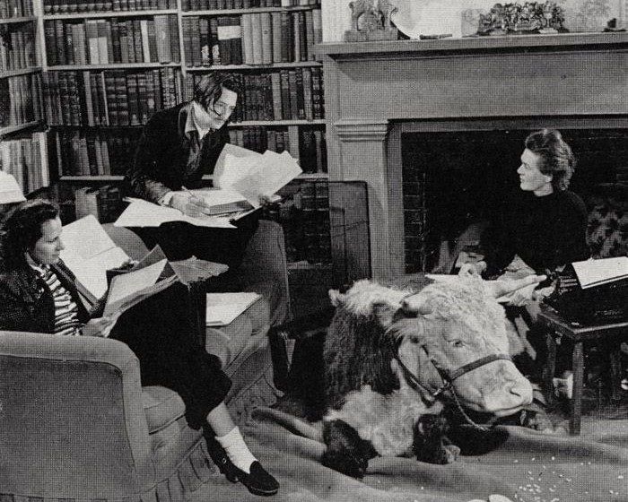 Gala, Dali och Caresse Crosby arbetar men boken 