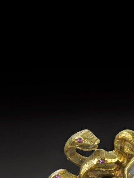 Broschen Medusa av Vendura-Dalí fanns med i utställningen på Julien Levy Gallery.