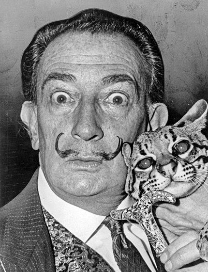 Salvador Dali med sin gosiga ozelot (1965).