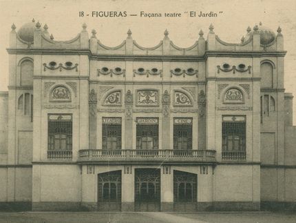 Den gamla fina teatern hade sett sina bästa dagar och hade också blivit skadad i inbördeskriget. Nu skulle den få en rejäl ansiktslyftning.