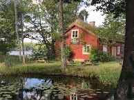 Ryttartorpet vid Helgasjön och Kronobergs slottsruin.