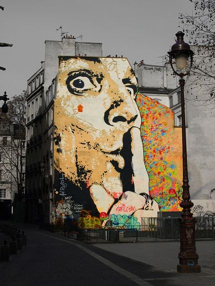 Dalí som väggmålning i Paris strax intill  Centre George Pompidou.