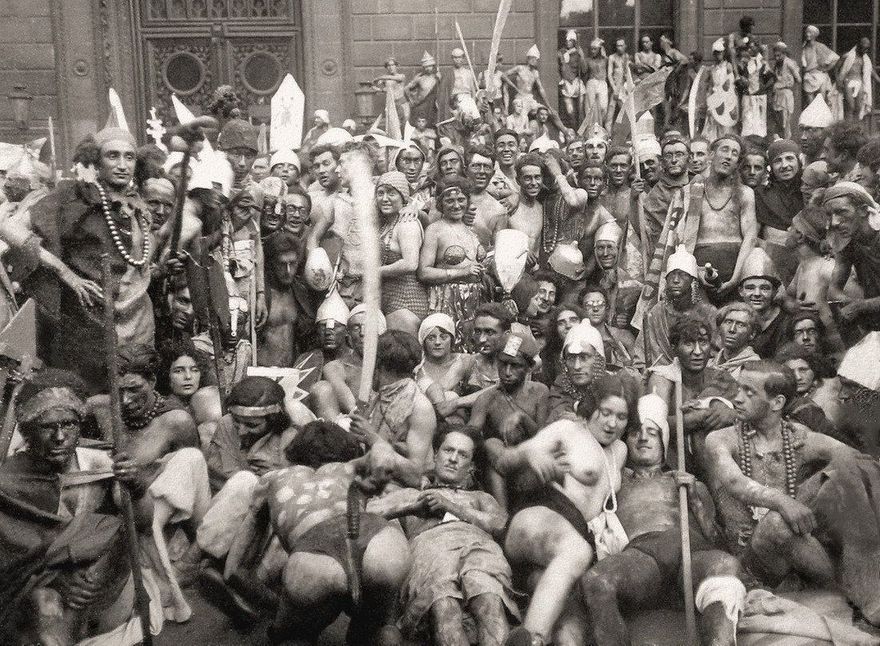 Maskeradbalen Bal des Quat'z'Arts på Moulin Rouge 1893, då Matisse förställde en arab, urartade och polisen fick ingripa. Detta lär ha varit den utlösande händelsen för de kravaller som sedan utbröt i Latinkvarteren.