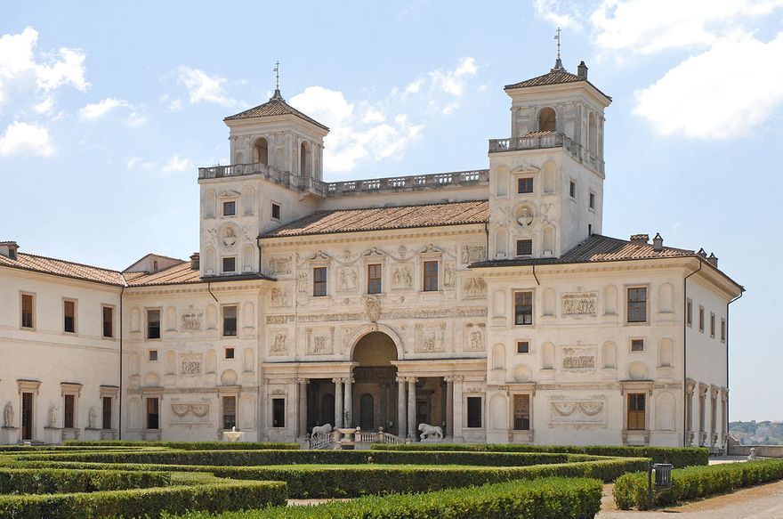 Prix de Rome instiftades av Ludvig XIV. Vinnaren av det priset fick studera på franska akademien i Villa Medici i Rom under tre år med allt betalt av den franska staten. Meningen var att man skulle få tillfälle att studera och kopiera de italienska mästarna.