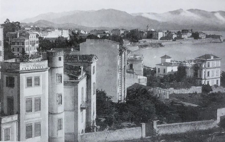 Villa de la Rocca, längst till vänster. Här bodde paret Matisse under sin vistelse i Ajaccio på Korsika.