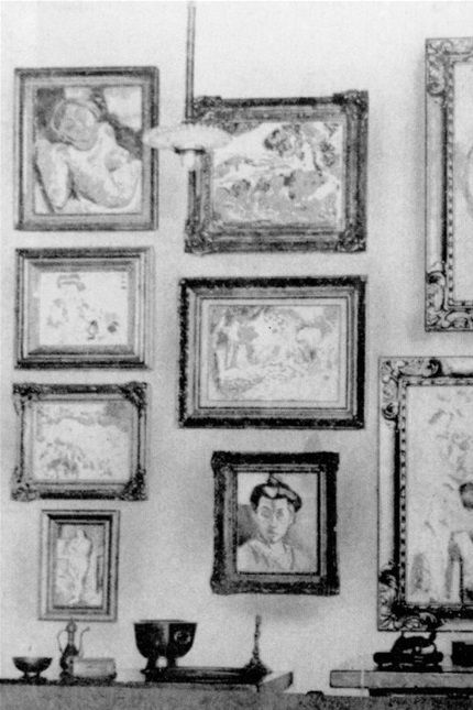 Vägg hos Leo och Gertrude Stein några år senare med många målningar av Matisse och Picasso.