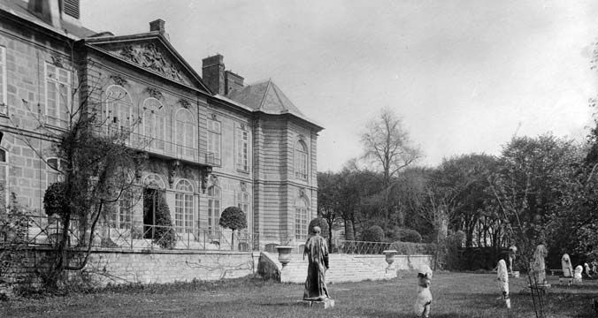 Herrgårdsbyggnaden där Matisse där hyrde rum (Hôtel Biron). Numera rymmer byggnaden Musée Rodin.