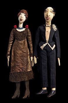 Maria Vassilieff gjorde dockor också. Det här paret från 1920-talet föreställer paret Sigurd Hjertén och Isaac Grünewald.