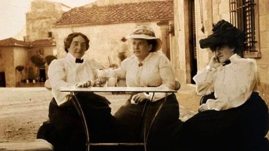 Systrarna Cone skulle bli ägare till den största Matisse-samlingen i Amerika och som nu finns att beskåda på Baltimore Museum of Art. Här ser vi Claribel Cone, Gertrude Stein och Etta Cone i Fiesole, Italien 1903.