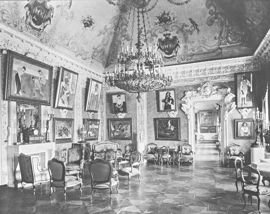 När Matisse hade levererat de beställda målningarna från Tanger fick Shchukin hänga om allt i sitt Matisse-rum. Han hade nu också anställt en ung entusiastisk kurator för sin samling och muséum.