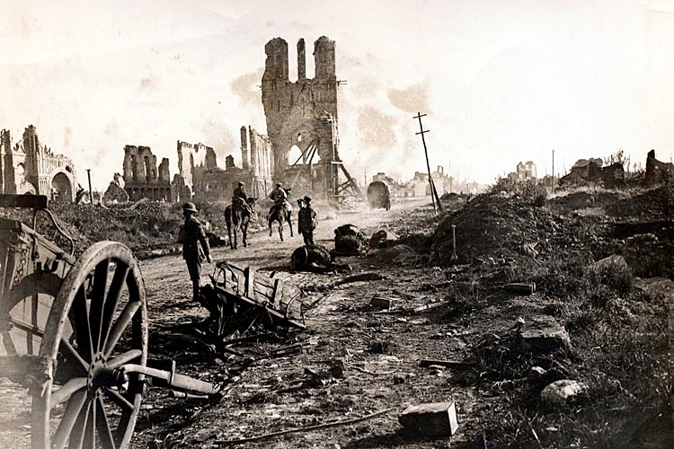 Många städer och byar i norra Frankrike hade raserats och brännts ner av tyskarna. Både när de var på frammarsch och då de drog sig tillbaka.