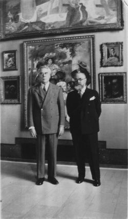Dr. Albert C. Barnes och Matisse framför en målning av Renoir, 1930.