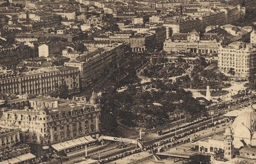 Nice 1940. men ur en annan vinkel än som Matisse såg staden från sin våning på lägenhetshotellet Regina.