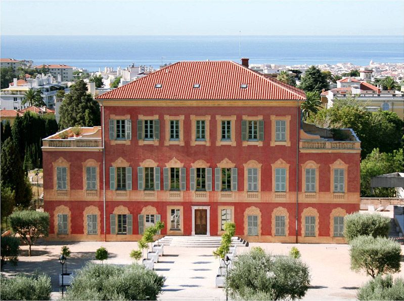 Musée Matisse de Nice. Under sin livstid skänkte Matisse åtskilliga verk till staden Nice. När sedan också han hustru Amelie beslöt att donera sin omfattande samling till ett museum, så förstod man att ett sådant måste finnas i Nice, där Matisse hade verkat under så många år. Man fanns en bra plats i Garin de Cocconato (Villa des Arenes), bara ett stenkast från Matisse våning på Hotel Regina. Museet öppnade i början av januari 1963, i närvaro av många kända vänner av konst och kultur.