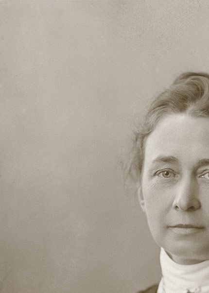 Hilma af Klint ca1910. Hilma var 44 år då hon påbörjade sitt arbete med 