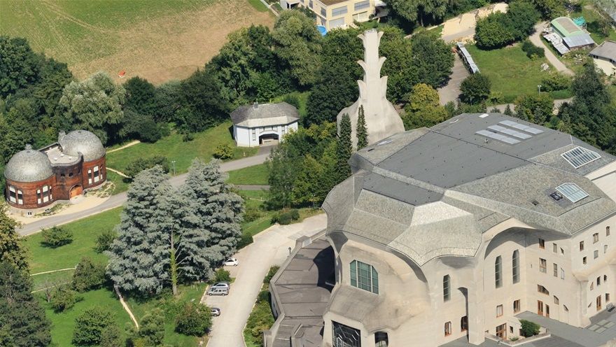 Det nya Goetheanum, som designats av antroposofins grundare Dr. Rudolf Steiner.