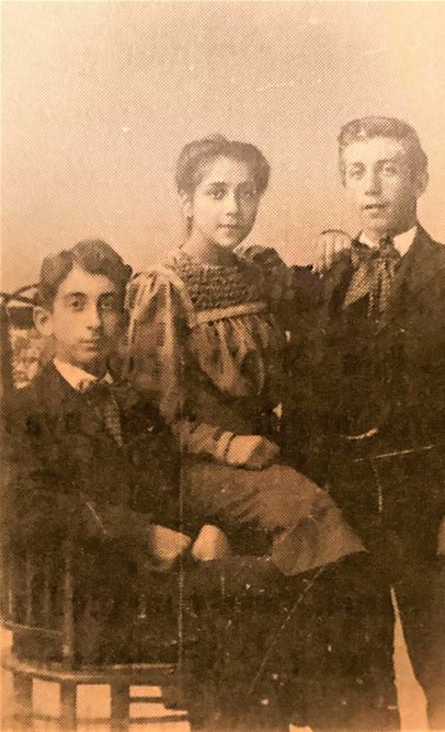 Isaac Grünewald med syskonen Anna och Gabriel.