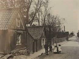 Åsögatan 141 och 143, 1907. Här var det lika fattigt och eländigt som det såg ut.