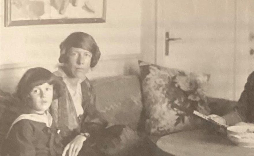 Familjen Grünewald i sitt hem  på Katarinavägen 1916.