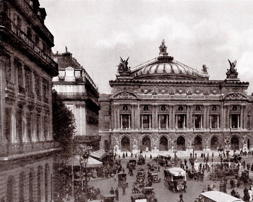 Place de l'Opéra, Paris -1920. I närheten av den här platsen tog Sigrid in på Hôtel Les Iles Britanniques,.