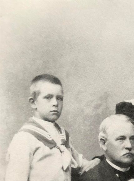 Familjen Hjertén i med sonen Gustaf, fadern Svante, styvmodern Tora och dottern Sigrid.