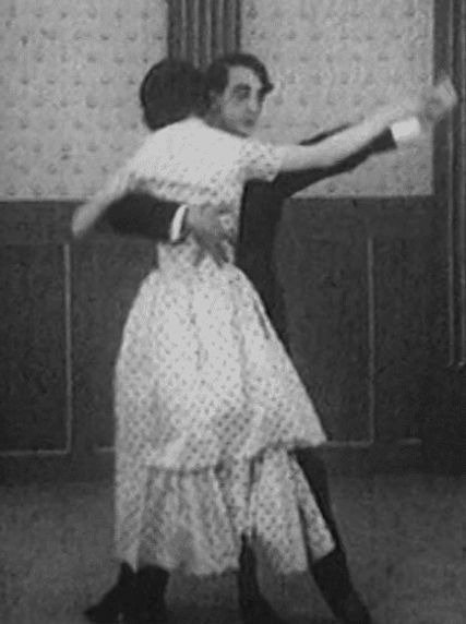 Är dansen på förfall? Isaac Grünewald lär oss dansa bostonvals och one-step.