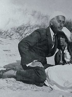 Isaac och Sigrid på stranden på Fanø i Danmark, 1918.