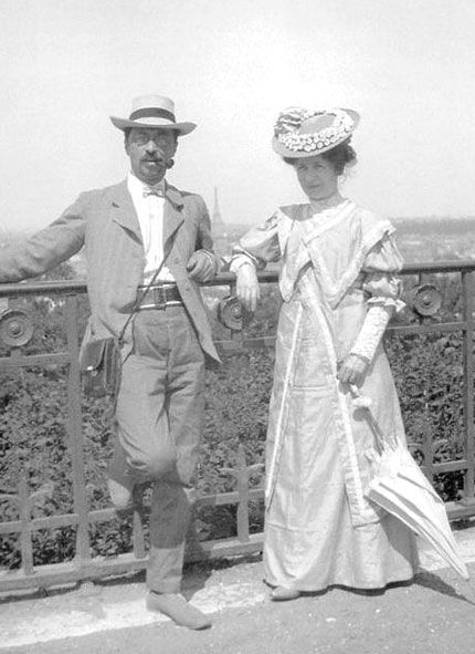 Wassily Kandinsky och Gabriele Münter i Patis 1913.  Tillsammans hade de gjort många studieresor i Europa och Nordafrika. I konstens Mecka Paris hade de stannat och arbetat ihop i bortemot  ett he ett år.